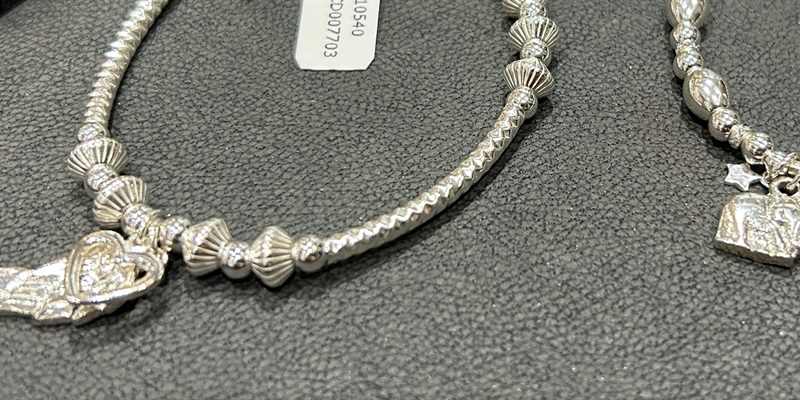 Post 240: Choosing jewellery can be a real surprise sometimes.