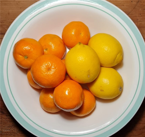 Image of a large bowl, filled with citrus fruit
