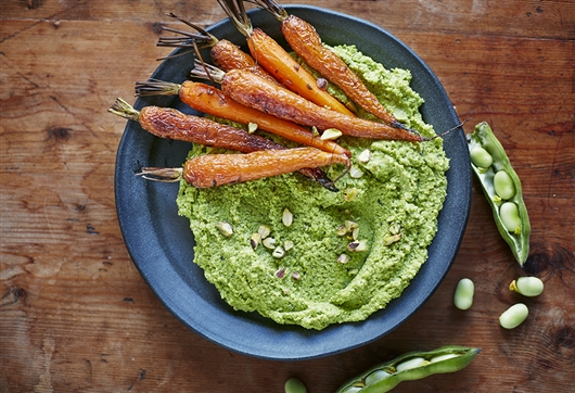 Broad bean and pistachio hummus