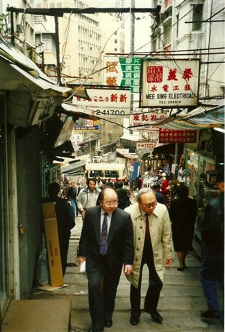 A photograph of a street in Hong Kong taken by Willo.